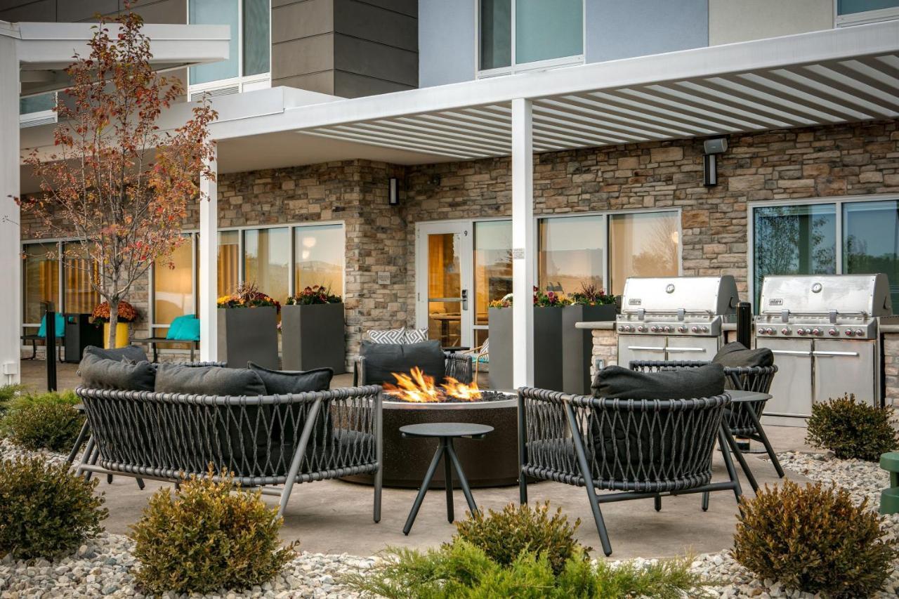 Towneplace Suites By Marriott Oconomowoc מראה חיצוני תמונה