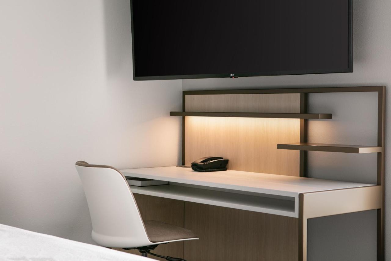 Towneplace Suites By Marriott Oconomowoc מראה חיצוני תמונה